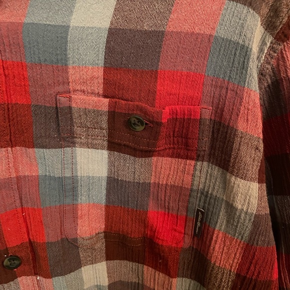 EDDIE BAUER BUTTON UP, LIGHTWEIGHT MATERIAL, SUPER COMFY! 🚴‍♂️🏔 - Picture 3 of 4